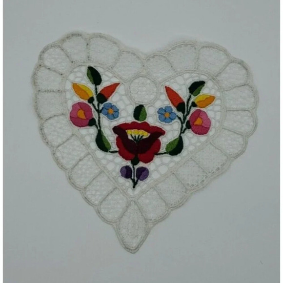 Hungarian Beautiful Hand Embroidered Heart Shape Doily Lace Kalocsai  Floral - Picture 2 of 6